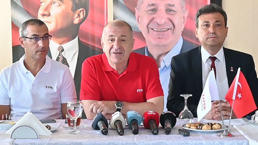 &Uuml;mit &Ouml;zdağ: &ldquo;30 Ağustos&rsquo;ta Atat&uuml;rk&rsquo;&uuml;n ruhuna Fatiha okumazsa biz de onu perişan ederiz&rdquo;
