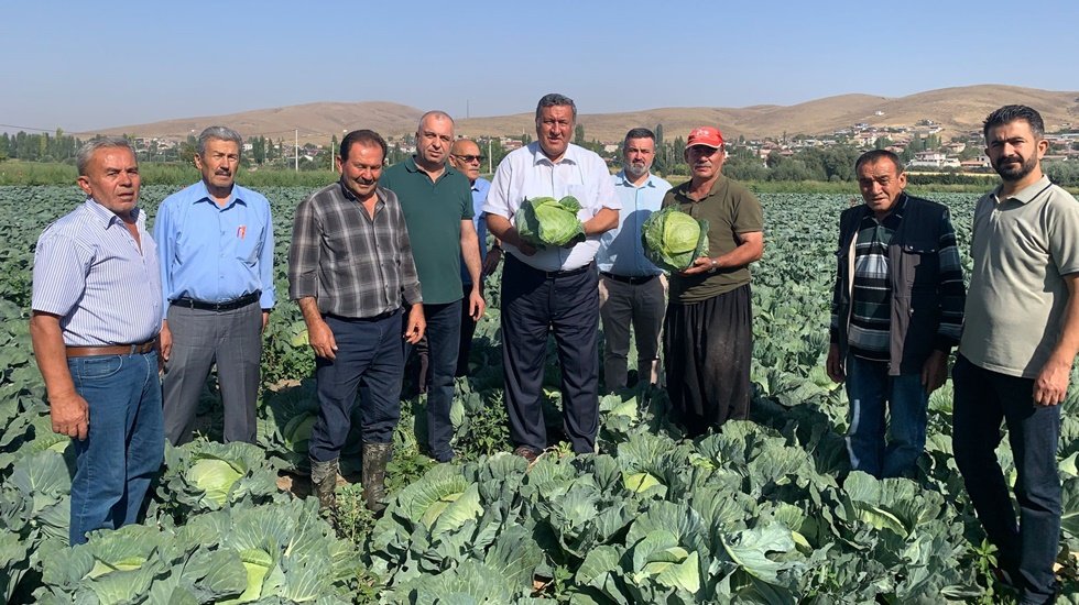&Uuml;retici: &ldquo;Maliyetine bile satabilmek i&ccedil;in&nbsp;t&uuml;ccara&nbsp;yalvarıyoruz&rdquo;