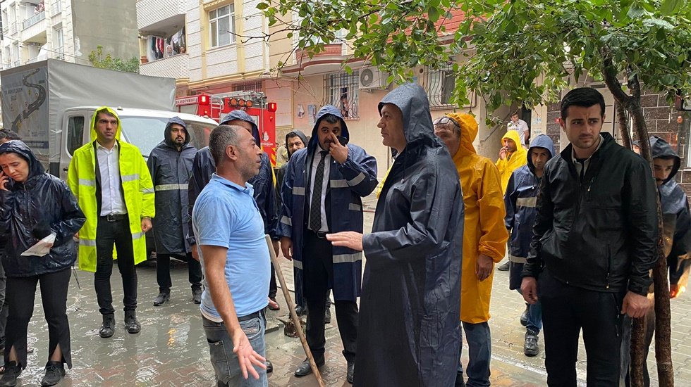 Valiliğin mühürlediği evin mührünü kırıp kiraya vermek isteyen şahsa başkandan tepki...