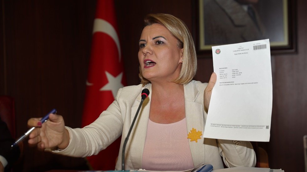 AKP&rsquo;li Meclis &uuml;yesinin eşine B&uuml;y&uuml;kşehirden milyonluk iş