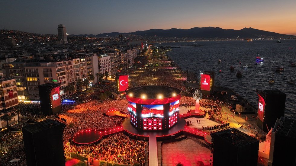 AKP trol&uuml; 9 Eyl&uuml;l'&uuml; hedef aldı: 'K&hellip;larından yeni bir kurtuluş tarihi oluşturmaya &ccedil;alışıyorlar'