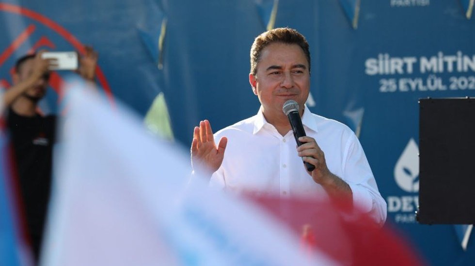 Babacan: &lsquo;Kimsenin 1990&rsquo;ları yaşatmasına izin vermeyiz&rsquo;