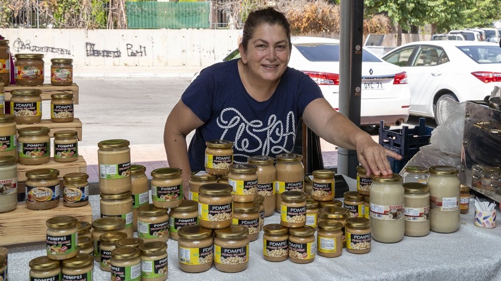 Bir stantla başladı şimdi T&uuml;rkiye&rsquo;ye satış yapıyor