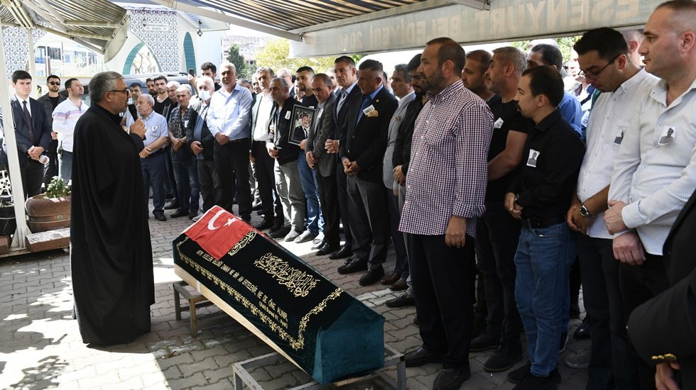 Cinayete kurban giden sağlık &ccedil;alışanı son yolculuğuna uğurlandı