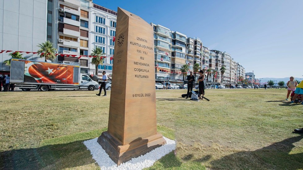 Cumhuriyet Meydanı 100. yıl anı taşıyla &ouml;l&uuml;ms&uuml;zleşti