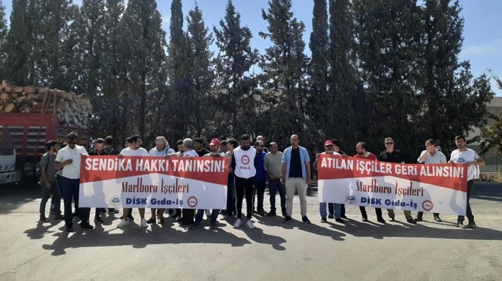 Direnişteki Marlboro iş&ccedil;ilerinin aileleri: Direnenlerin yanındayız