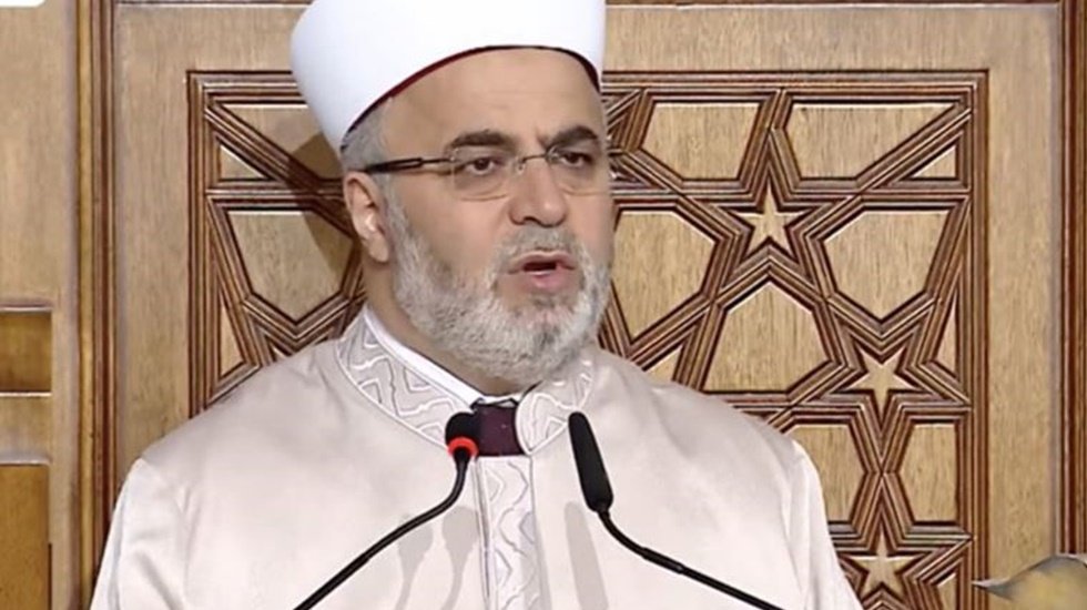 Diyanet İşleri Başkan Yardımcısı kadınların giyimlerini eleştirdi: 'Sanki giyecek elbise yok'