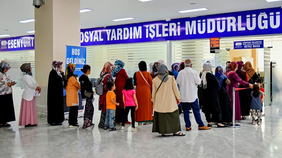 Esenyurt Belediyesi’nden 9 bin 500 öğrenciye kırtasiye yardımı