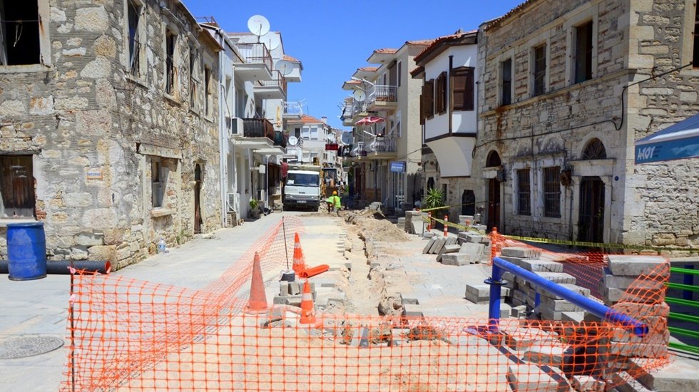 Fo&ccedil;a Bağarası&rsquo;nın uzun yıllardır devam eden kanalizasyon sorunu &ccedil;&ouml;z&uuml;l&uuml;yor