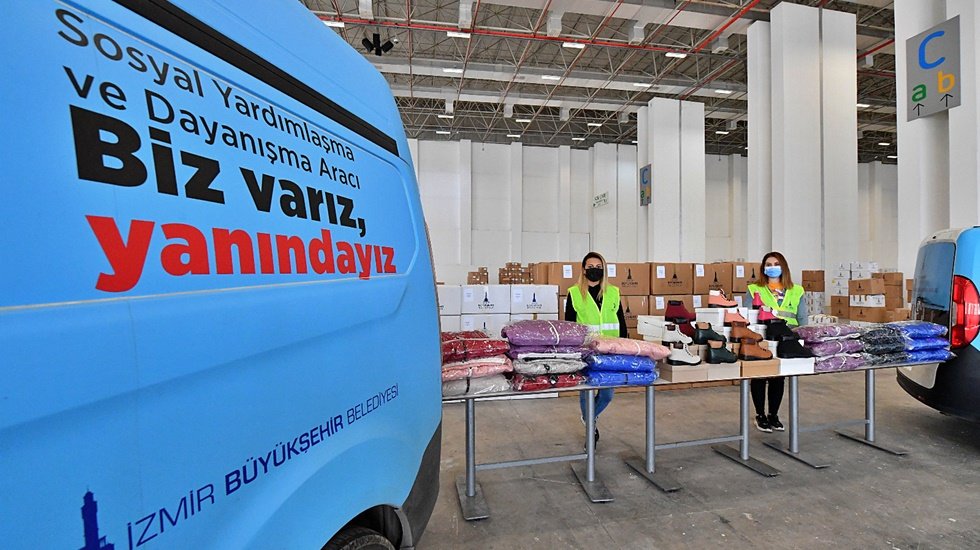 İzmir B&uuml;y&uuml;kşehir Belediyesi&rsquo;nden binlerce &ouml;ğrenciye destek