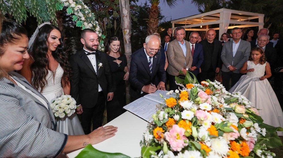 Kemal Kılı&ccedil;daroğlu nikah şahitliği yaptı...
