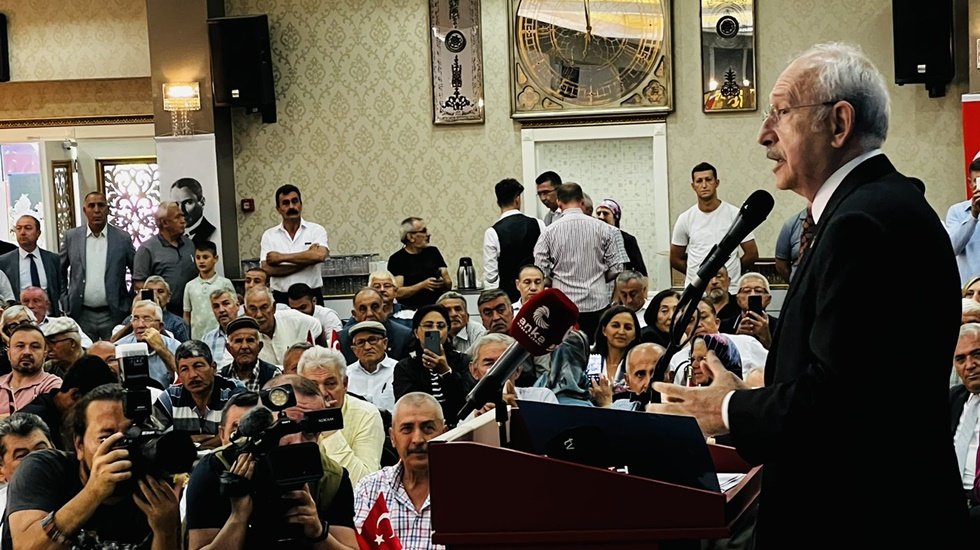 Kılı&ccedil;daroğlu: &ldquo;En b&uuml;y&uuml;k tehlikeye &ccedil;ift&ccedil;iyi toprağa k&uuml;st&uuml;rmektir. &Ccedil;ift&ccedil;i k&uuml;serse 85 milyon a&ccedil;ız&rdquo;