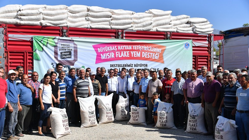 Mersin B&uuml;y&uuml;kşehir yetiştiriciye y&uuml;zde 50 hibeli yem desteği