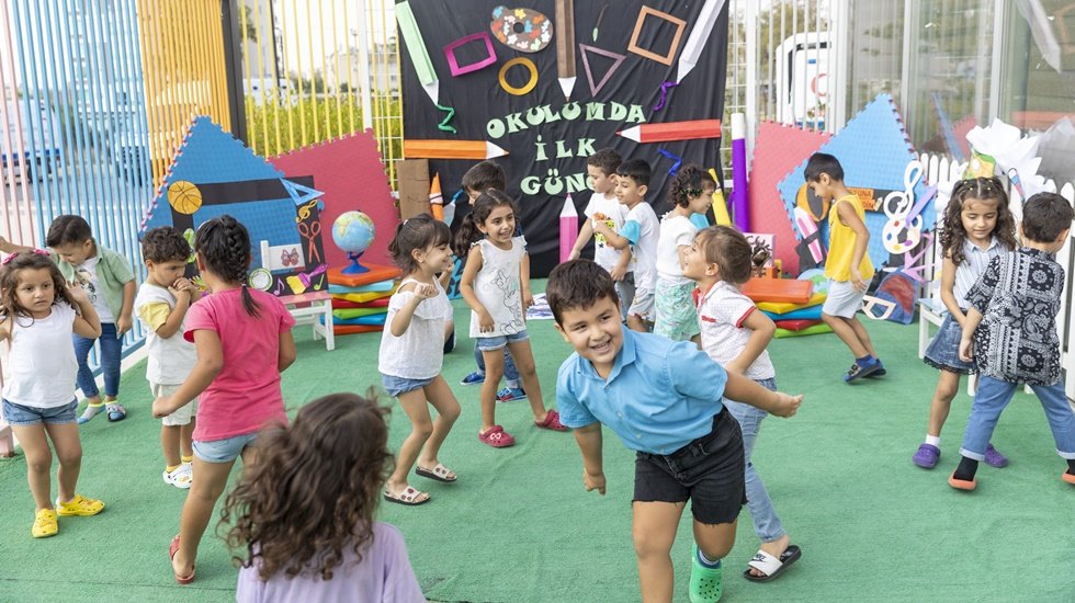 Minikler, Adile Teyze ve M&uuml;nir &Ouml;zkul kreşlerinde eğitime başladı