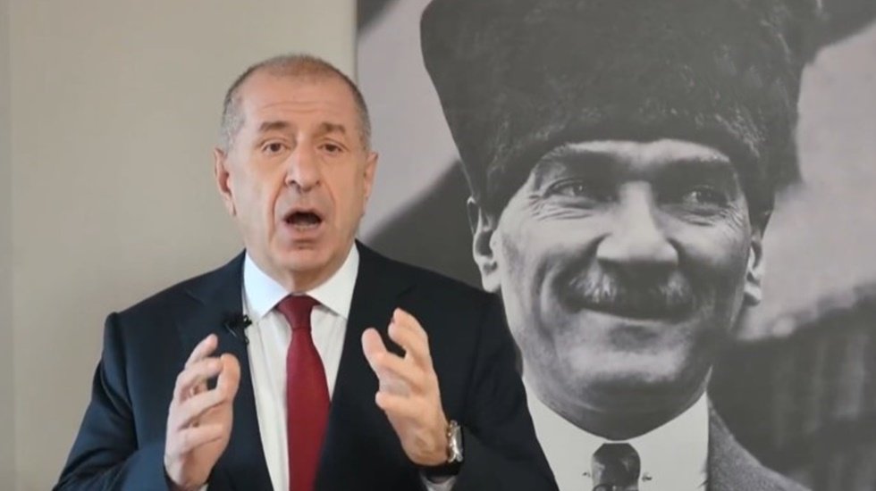 &Uuml;mit &Ouml;zdağ&rsquo;dan Bakan yardımcısı hakkında &ccedil;ok konuşulacak paylaşım: "Yırtıp atacak mısınız?"