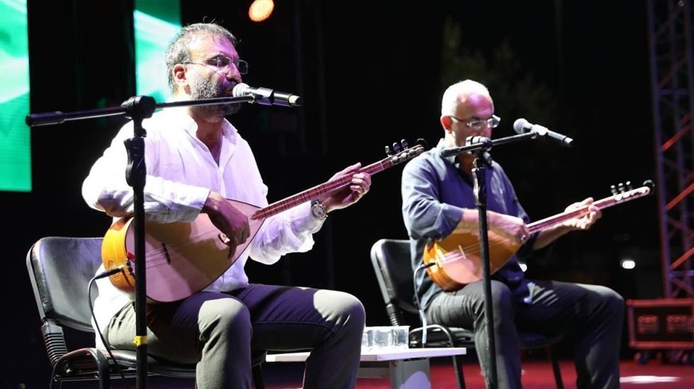 Sanatçılar türkülerini barış için söyledi...