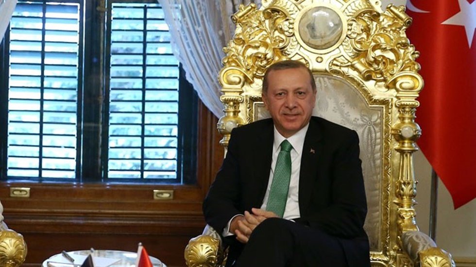 CHP'li Başevirgen: "Parmağımda tek alyansla geldim&rsquo; diyordu. Şimdi sarayın giderleri ortada"