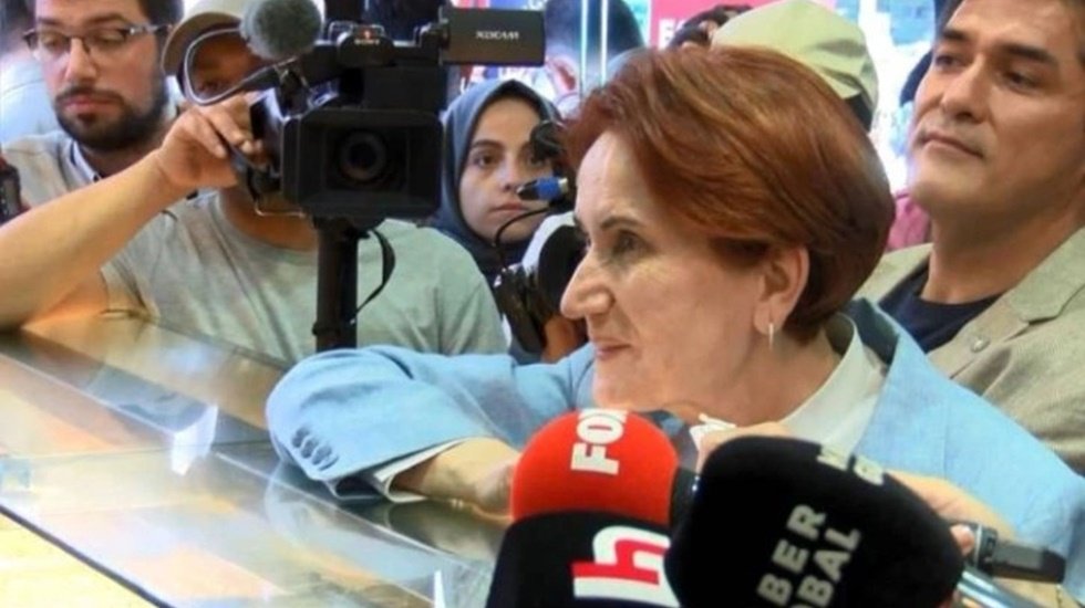 Şişli&rsquo;deki Eczanenin veresiye defterini g&ouml;ren Akşener: &ldquo;Burada bile veresiye defteri var. Vay be"