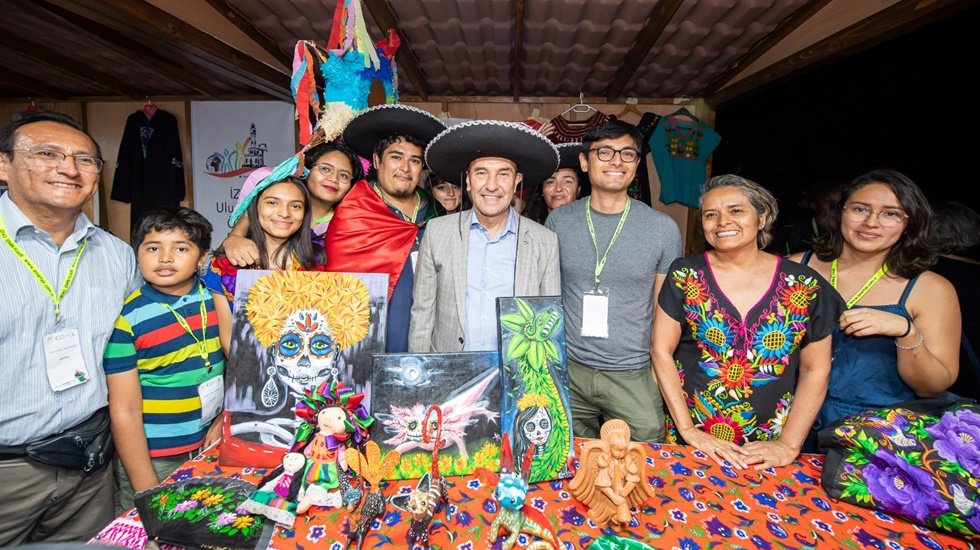 Soyer: &ldquo;Ne kadar &ouml;zlemişiz eski fuarları. Yine &ccedil;oluk &ccedil;ocuk, maaile herkes burada&rdquo;