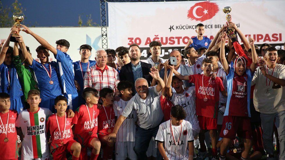 U-14 /U-16 Futbol Turnuvası şampiyonları belli oldu