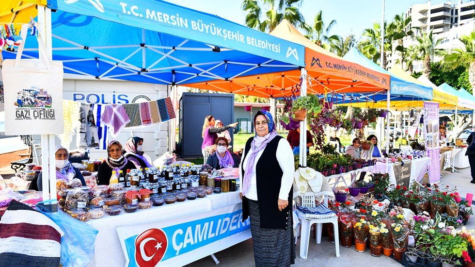 &Uuml;retici kadın stantlarından 4 bin 587 kadın yararlandı