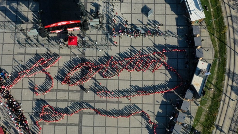 1380 kişi zeybek oynadı