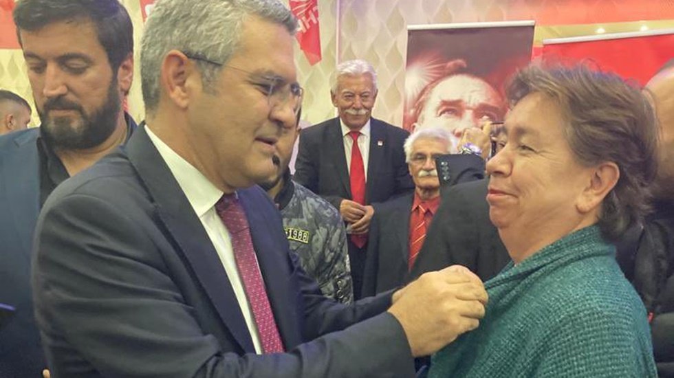 50'si AKP'den 30'u MHP'den istifa eden 80 kişi CHP'ye katıldı