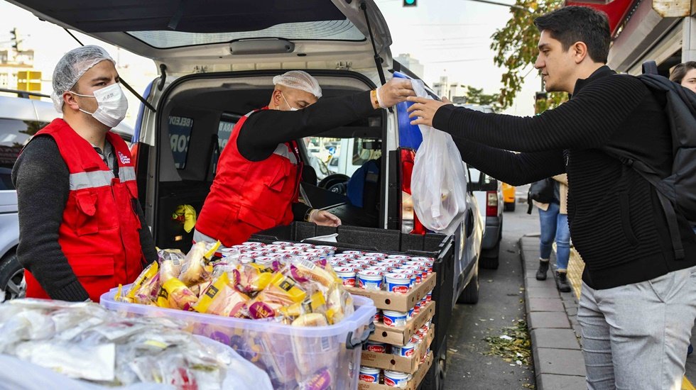ABB&rsquo;den &uuml;niversitelerde &uuml;cretsiz 4 &ccedil;eşit sıcak yemek ikramı