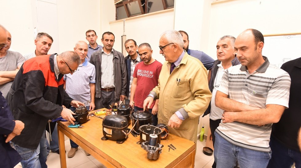 Akademik d&uuml;zeyde verilen eğitimler meslek sahibi yapıyor