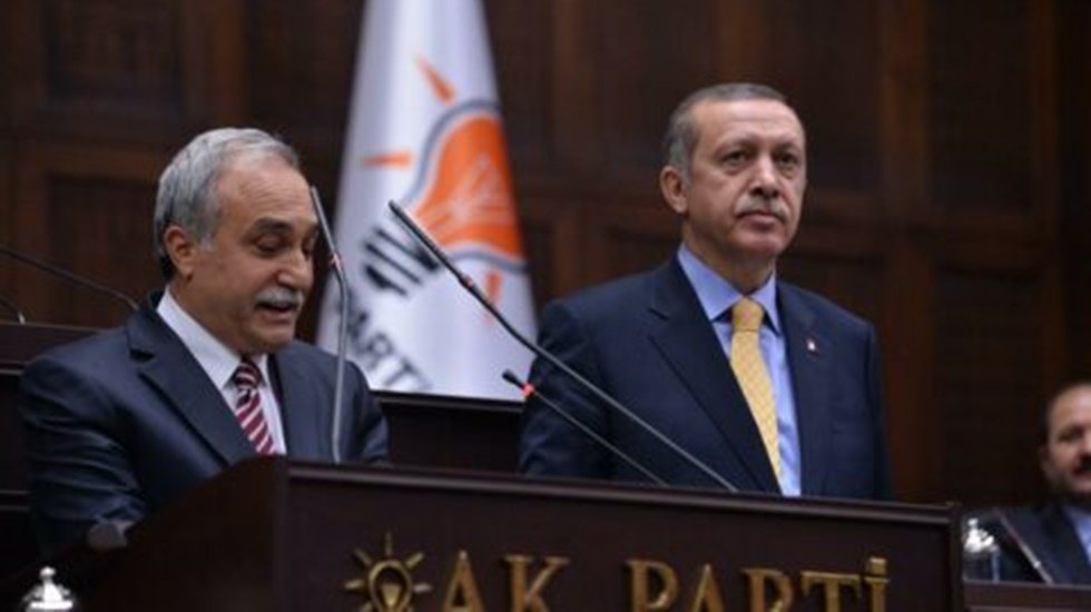 AKP'li eski Bakan milletvekilliğinden ve partisinden istifa etti