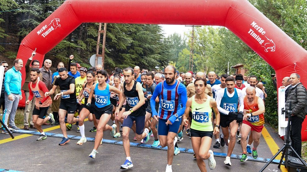 Ankara&rsquo;nın Başkent oluşunun 99&rsquo;uncu yılı i&ccedil;in koştular