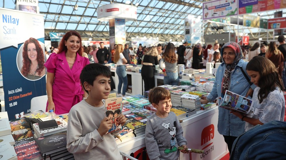 Antalya Kitap Fuarı&rsquo;nda yazarlar okurlarıyla buluşuyor