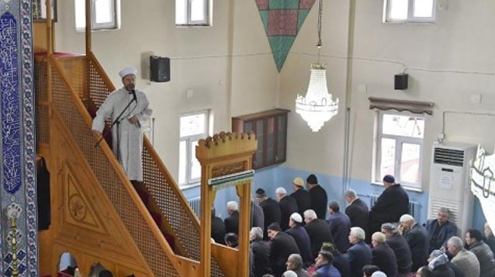 Diyanet&rsquo;in cum hutbesinde, ezan okunduktan sonra alışveriş ve elde ettikleri kazancın helal olmadığı vurgusu...