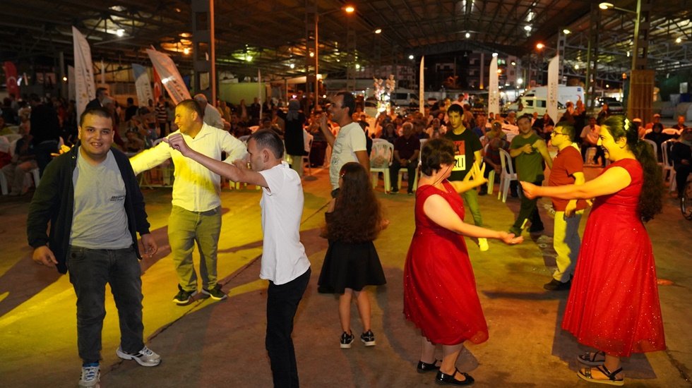 Ayvalıklı &ouml;zel misafirler g&ouml;n&uuml;llerince eğlendiler