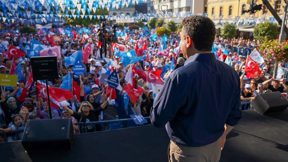 Babacan: &lsquo;Devlet, gen&ccedil;lerin ve kadınların yakasına vergi diye yapışmayacak&rsquo;
