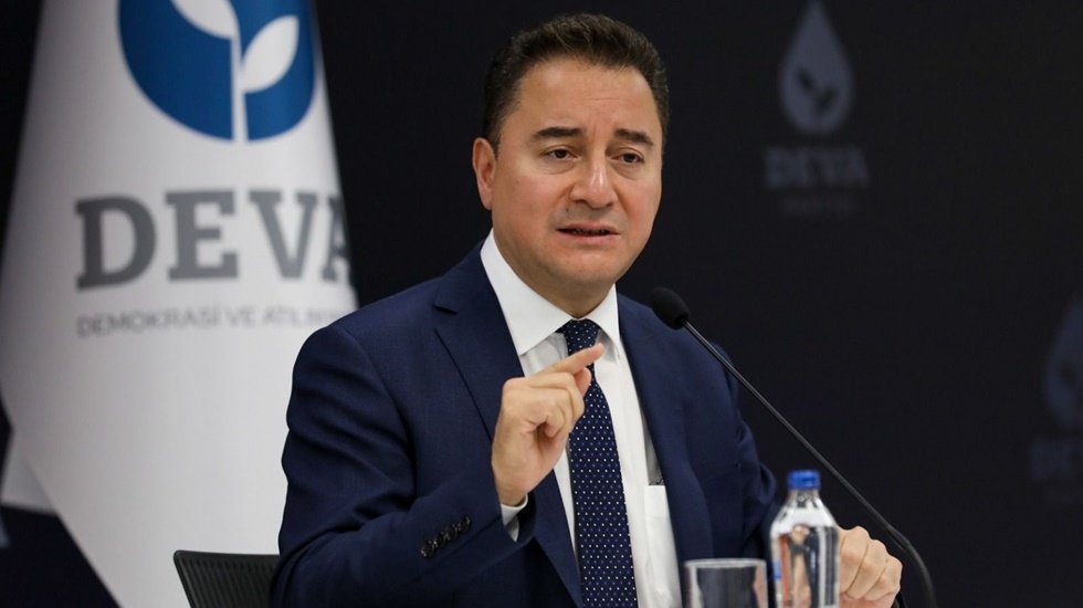 Babacan'dan Merkez'in faiz kararına tepki: Yönetimi devrettiğimden bu yana tam 46 kat arttı