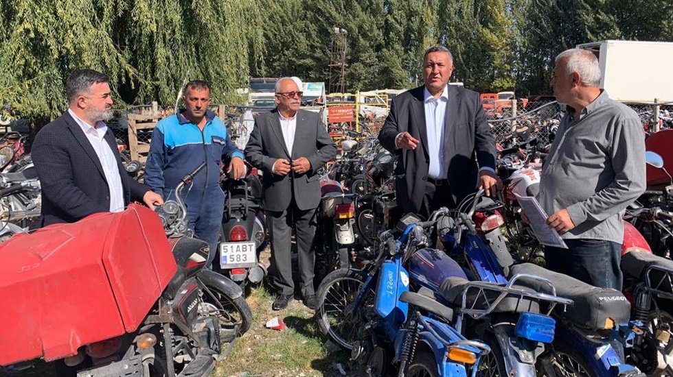 &lsquo;Bak postacı geliyor&rsquo;un yerini, &lsquo;Ka&ccedil; postacı geliyor&rsquo; aldı. Yediemin depolarında yer kalmadı...