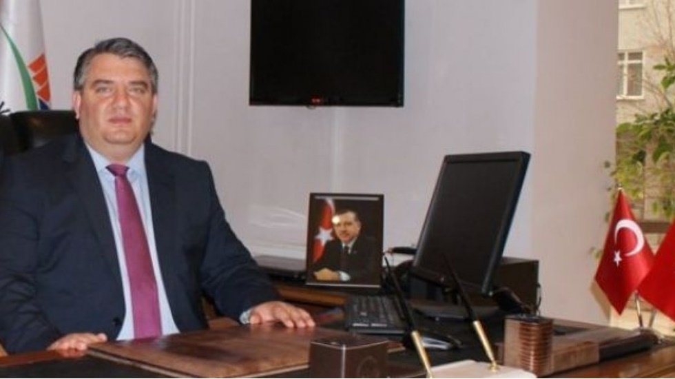 Başarılı şube m&uuml;d&uuml;r&uuml;n&uuml; g&ouml;nderdi, eşini şube m&uuml;d&uuml;r&uuml; yaptı!
