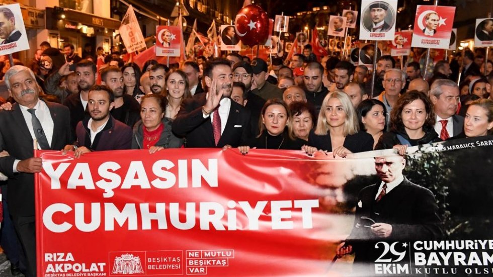Başkan Akpolat: "Milli bayramlar en güzel Beşiktaş’ta kutlanır"