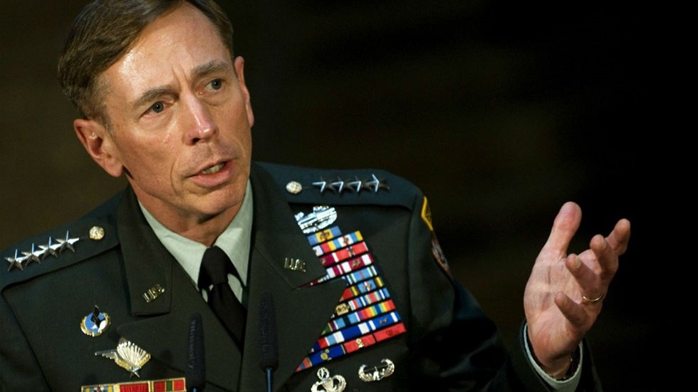 CIA direktörü David Howell Petraeus, Putin'i uyardı: Yok ederiz!