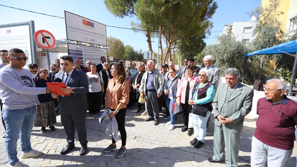 Efes Sel&ccedil;uk&rsquo;ta yaşanan okul skandalına il&ccedil;ede b&uuml;y&uuml;k tepki...