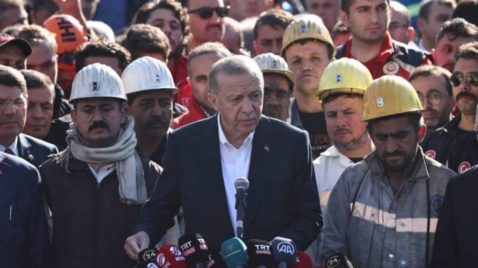 Erdoğan, 41 iş&ccedil;inin &ouml;ld&uuml;ğ&uuml; maden ocağının &ouml;n&uuml;nde konuştu: Biz kader planına inanmış insanlarız