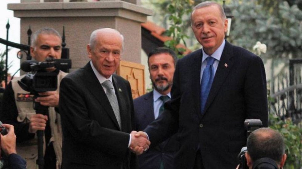 Erdoğan ve Bah&ccedil;eli bir araya geliyor! 50+1, 40+1'e mi d&ouml;n&uuml;şecek?