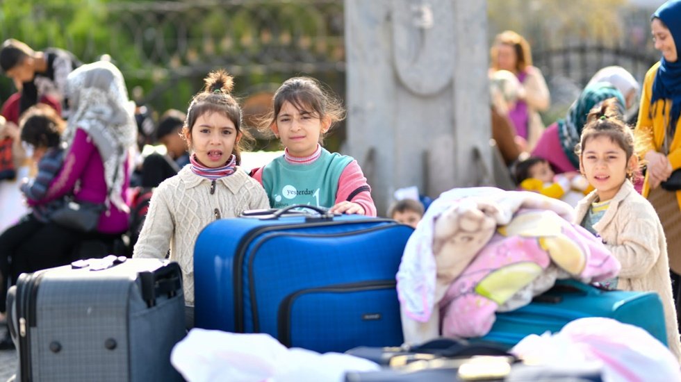 Esenyurt Belediyesine başvuran 57 Suriyeli &uuml;lkelerine g&ouml;nderildi.