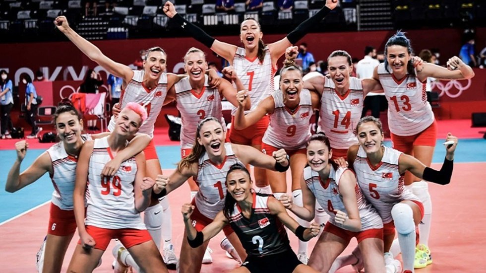 Filenin Sultanları Polonya'yı 3-2 mağlup ederek grubunu lider tamamladı.