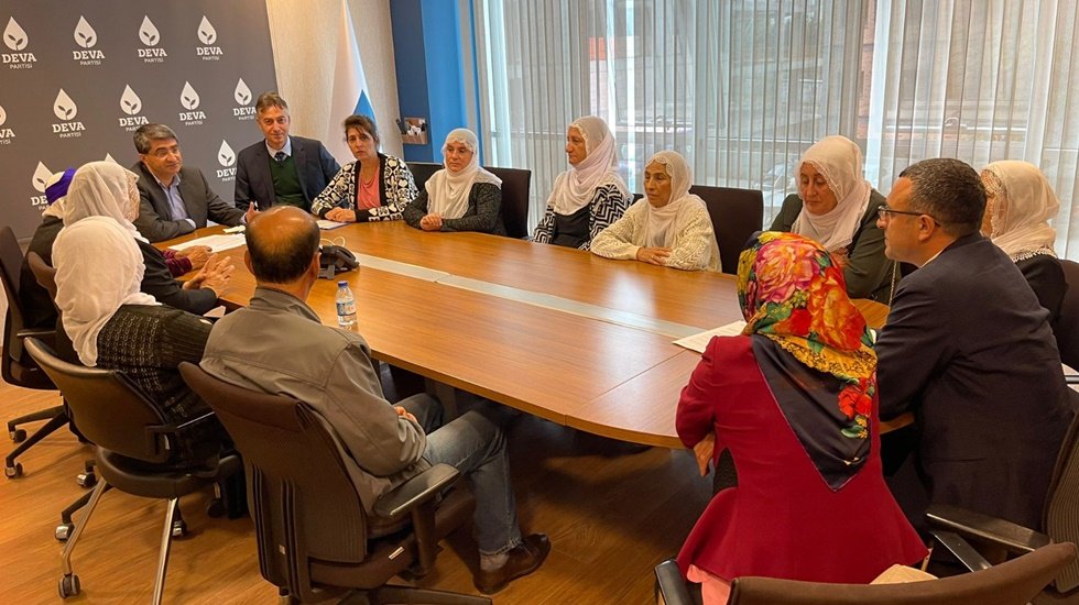 Hasta mahk&ucirc;m ailelerinden Deva Partisi&rsquo;ne ziyaret&hellip;&nbsp;