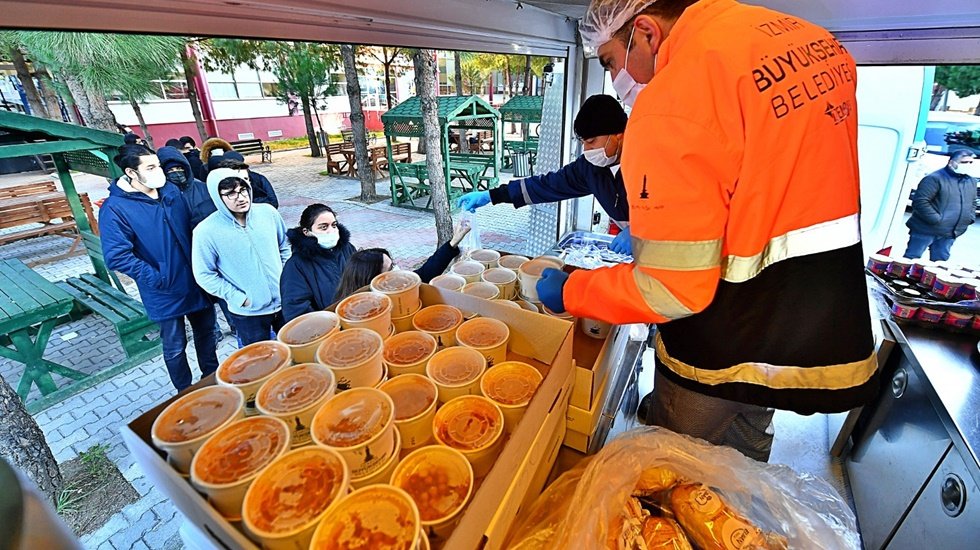 İzmir B&uuml;y&uuml;kşehir Belediyesi &ouml;ğrencilere verilen yemek noktalarını &ccedil;oğaltmaya devam ediyor&hellip;