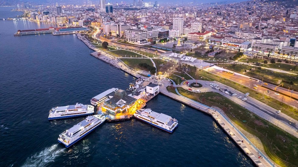 İzmir, &ccedil;ok b&uuml;y&uuml;k tasarruf sağlanacak, elektrikli yolcu gemileri i&ccedil;in harekete ge&ccedil;ti...