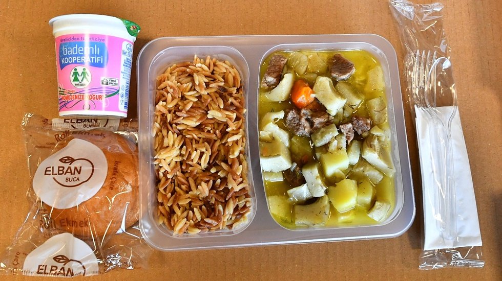 İzmir&rsquo;de &uuml;niversite &ouml;ğrencilerine yemek desteği başladı...