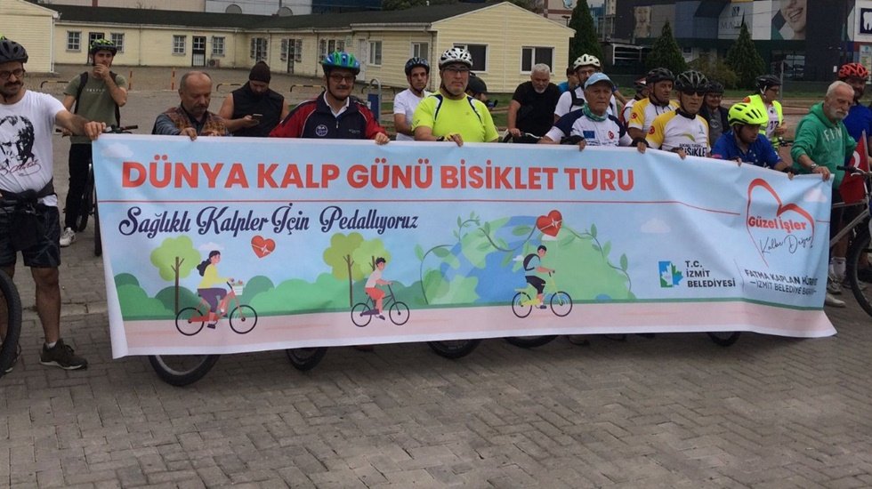 İzmit Belediyesi bisiklet turuyla kalp sağlığına dikkat &ccedil;ekti